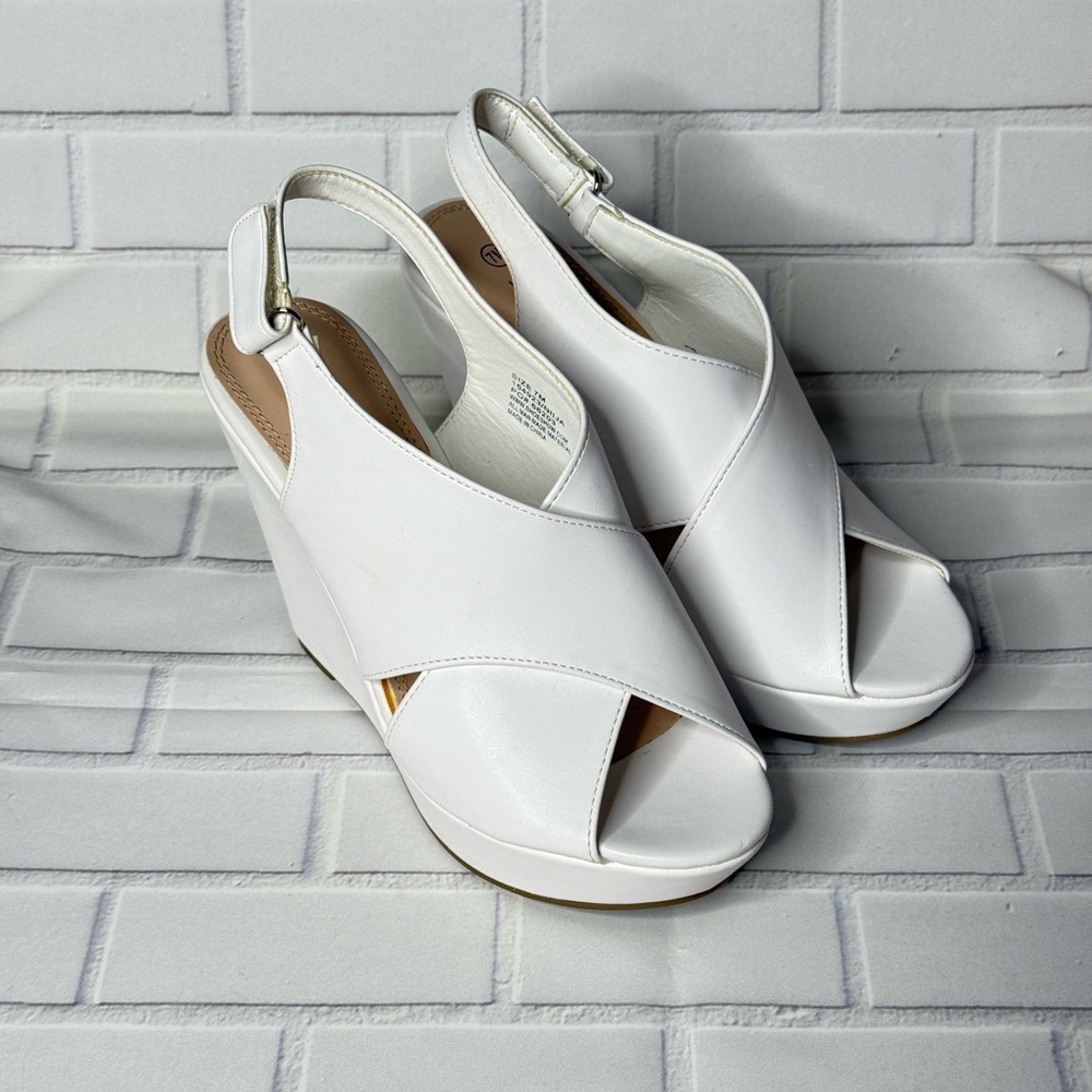 Hot Tomato White Women's Sandals - Picture 2 of 8